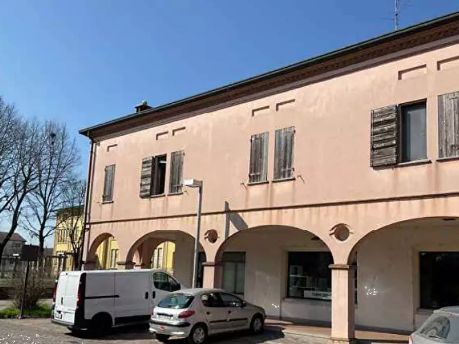 Immagine 2 di Negozio in vendita  in Via XXV Aprile a Curtatone