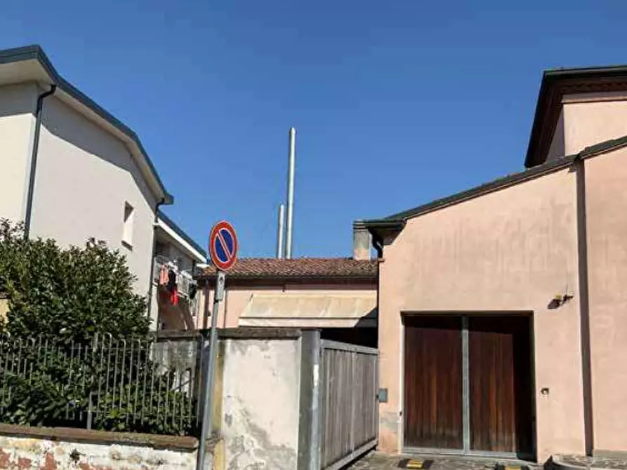 Immagine 3 di Negozio in vendita  in Via XXV Aprile a Curtatone