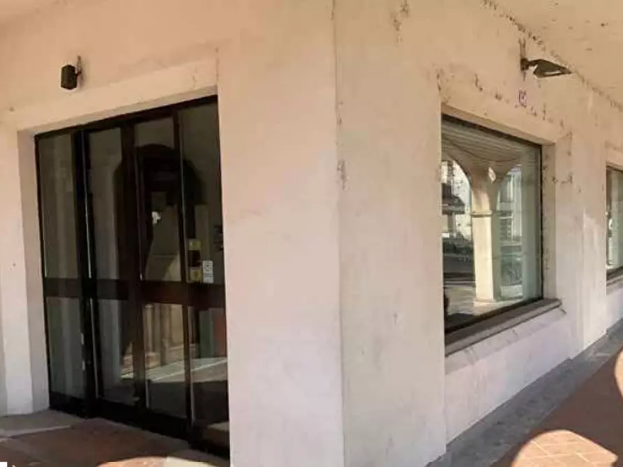 Immagine 4 di Negozio in vendita  in Via XXV Aprile a Curtatone