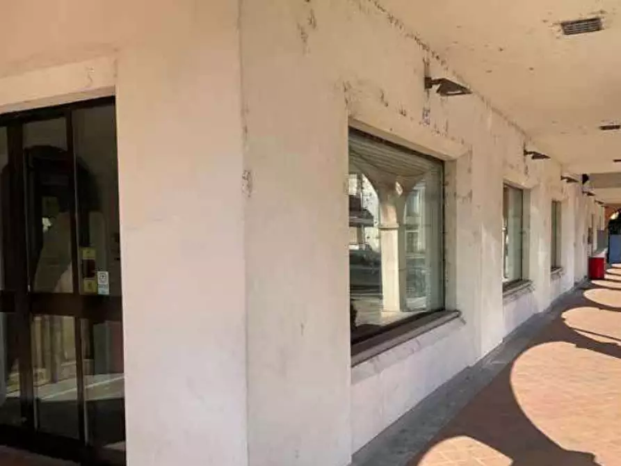 Immagine 5 di Negozio in vendita  in Via XXV Aprile a Curtatone