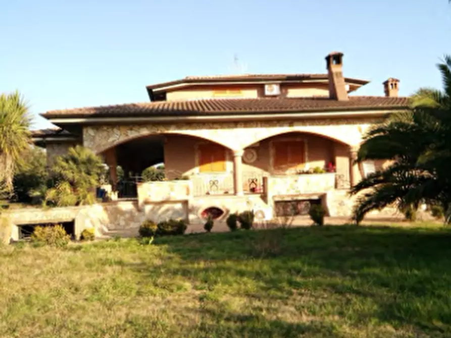 Immagine 1 di Villa in vendita  in via Giovenco a Aprilia