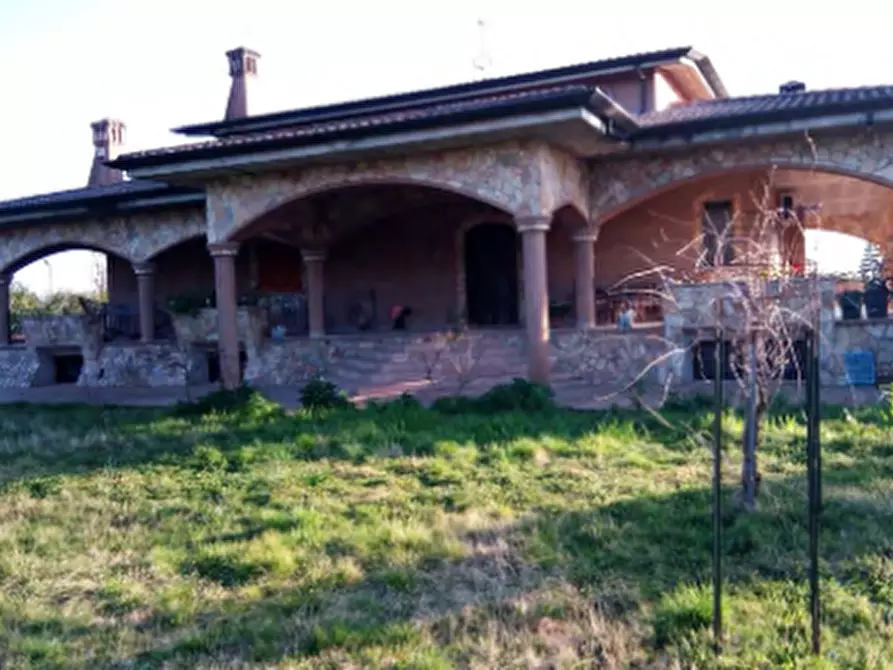 Immagine 2 di Villa in vendita  in via Giovenco a Aprilia
