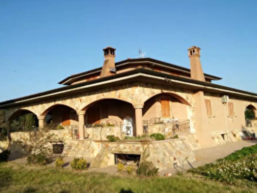 Immagine 3 di Villa in vendita  in via Giovenco a Aprilia