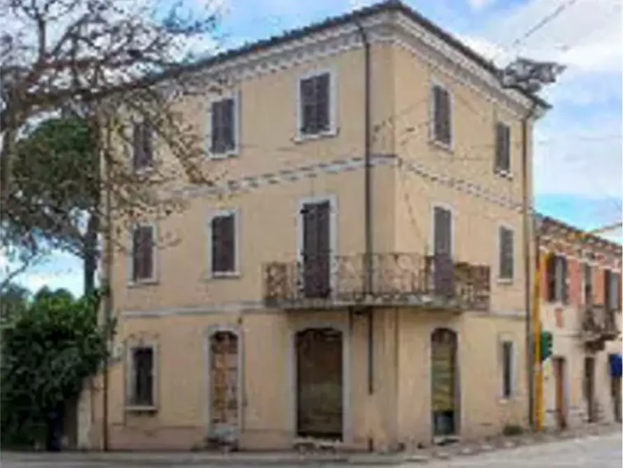 Immagine 3 di Stabile in vendita  in Via Flaminia a Colli Al Metauro
