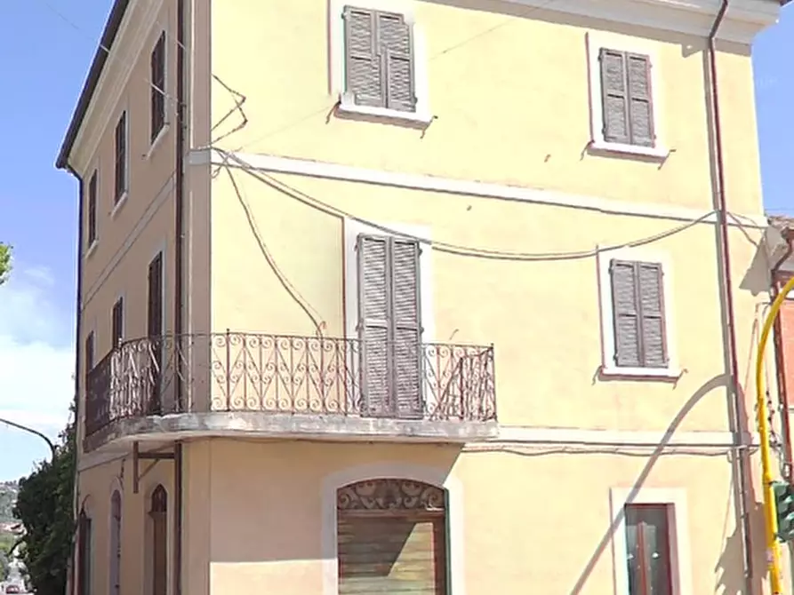 Immagine 12 di Stabile in vendita  in Via Flaminia a Colli Al Metauro