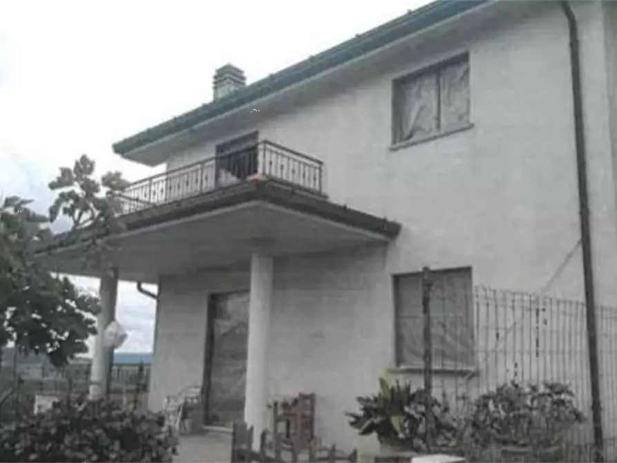 Immagine 2 di Porzione di casa in vendita  in Via Vittorio Veneto a Vallefoglia