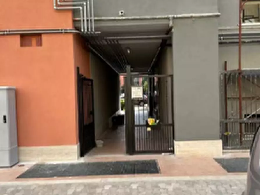 Immagine 4 di Appartamento in vendita  in Via Lione a Aprilia