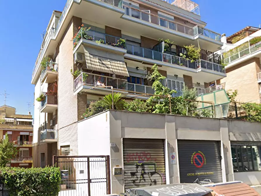 Immagine 1 di Appartamento in vendita  in Via Guido Guinizelli a Roma