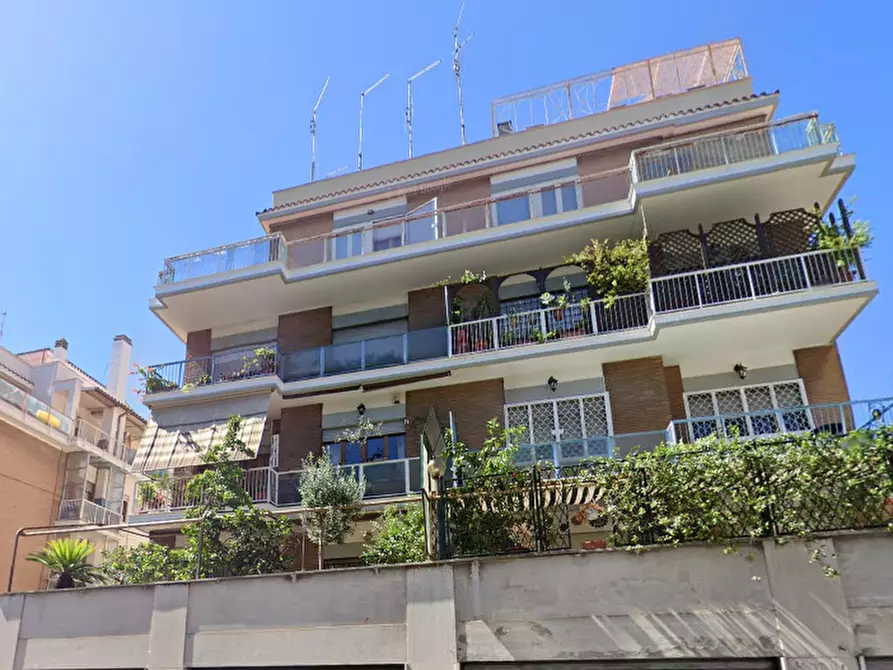 Immagine 2 di Appartamento in vendita  in Via Guido Guinizelli a Roma