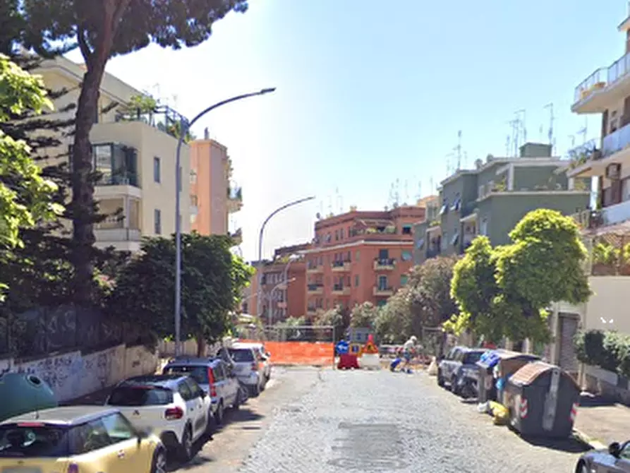 Immagine 4 di Appartamento in vendita  in Via Guido Guinizelli a Roma