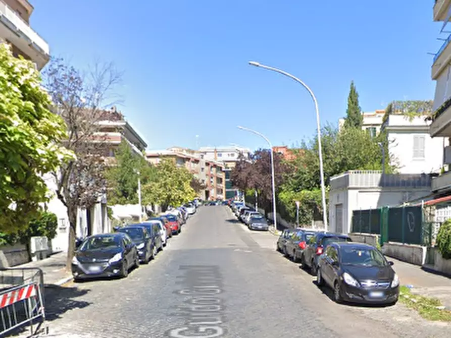 Immagine 5 di Appartamento in vendita  in Via Guido Guinizelli a Roma