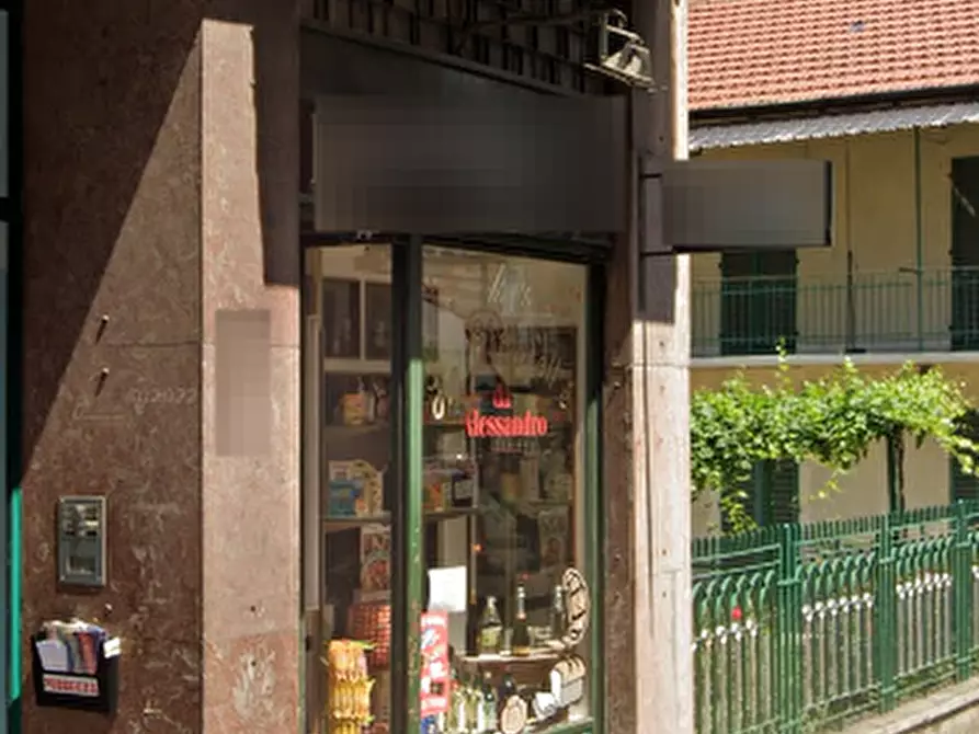 Immagine 9 di Negozio in vendita  in Via San Francesco d'Assisi a Nichelino