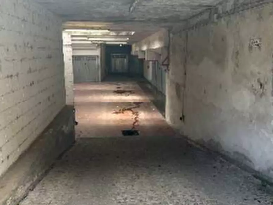 Immagine 4 di Garage in vendita  in Via Taormina a Milano