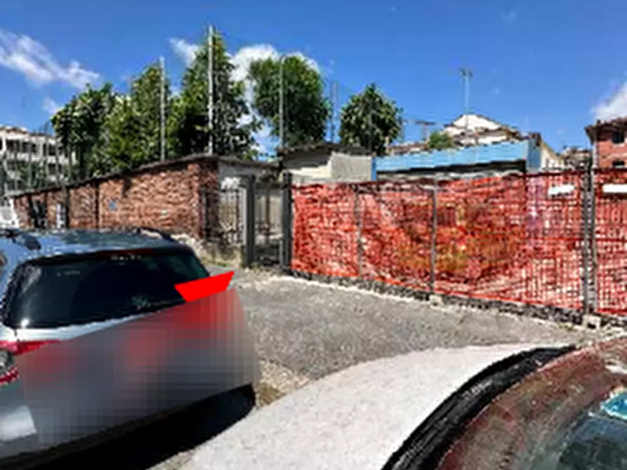 Immagine 2 di Garage in vendita  in Via Taormina a Milano