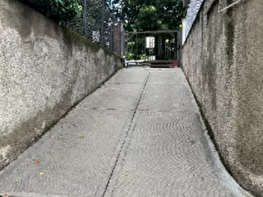 Immagine 10 di Garage in vendita  in Via Taormina a Milano