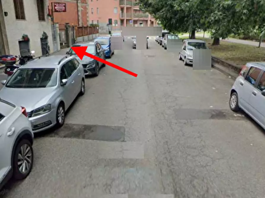 Immagine 1 di Garage in vendita  in Via Taormina a Milano