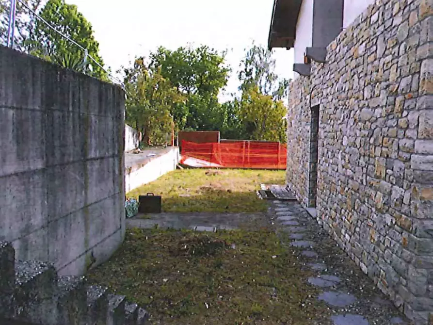 Immagine 11 di Appartamento in vendita  in Via Papa Giovanni XXIII a Caprino Bergamasco