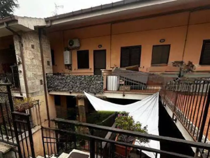 Immagine 2 di Appartamento in vendita  in Via Capodrise a Roma