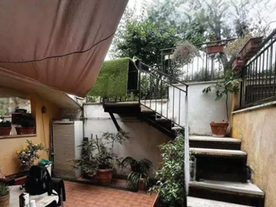 Immagine 3 di Appartamento in vendita  in Via Capodrise a Roma