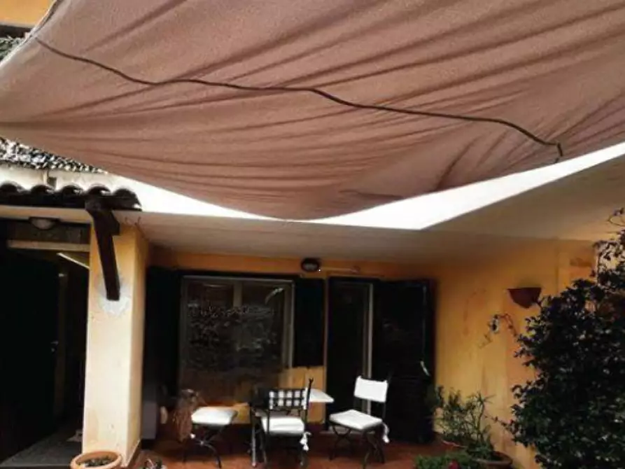 Immagine 5 di Appartamento in vendita  in Via Capodrise a Roma