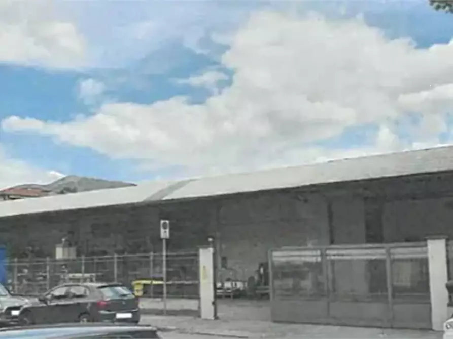 Immagine 1 di Capannone industriale in vendita  in Via Montalese a Prato