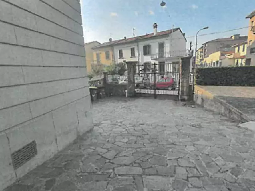 Immagine 4 di Capannone industriale in vendita  in Via Montalese a Prato