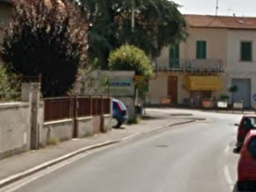 Immagine 9 di Capannone industriale in vendita  in Via Montalese a Prato