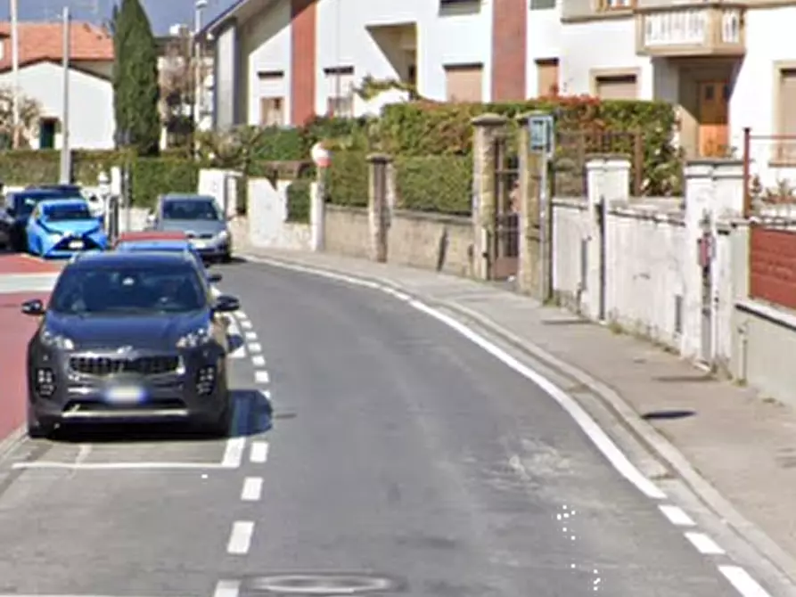 Immagine 10 di Capannone industriale in vendita  in Via Montalese a Prato