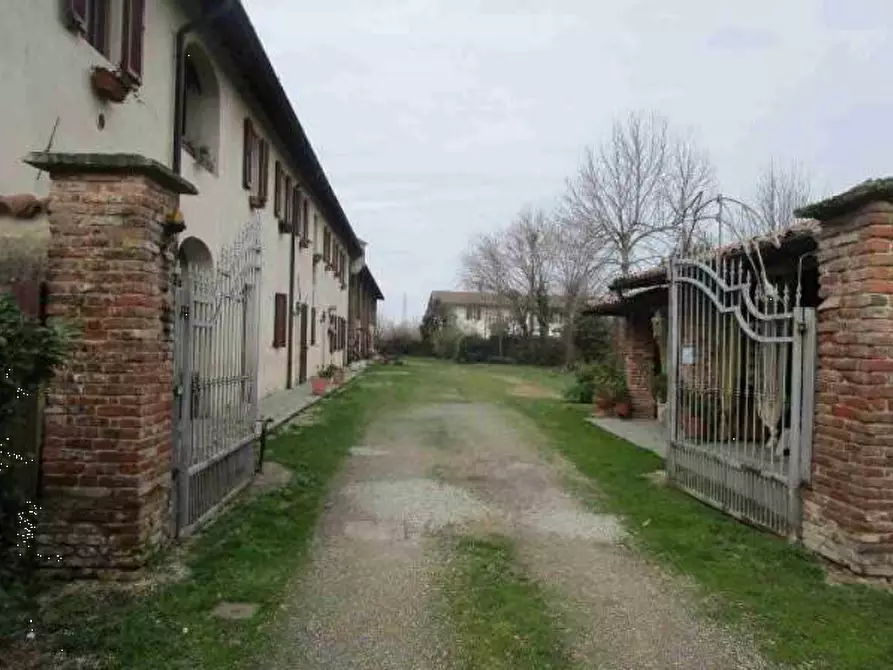 Immagine 4 di Appartamento in vendita  in Strada Case Nuove Canonici a Pavia