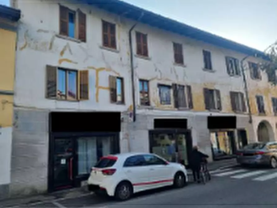 Immagine 1 di Negozio in vendita  in Via Giacomo Matteotti  a Desio