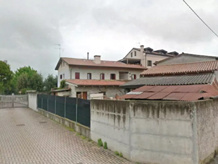 Immagine 2 di Garage in vendita  in Via Santo Stefano a Istrana