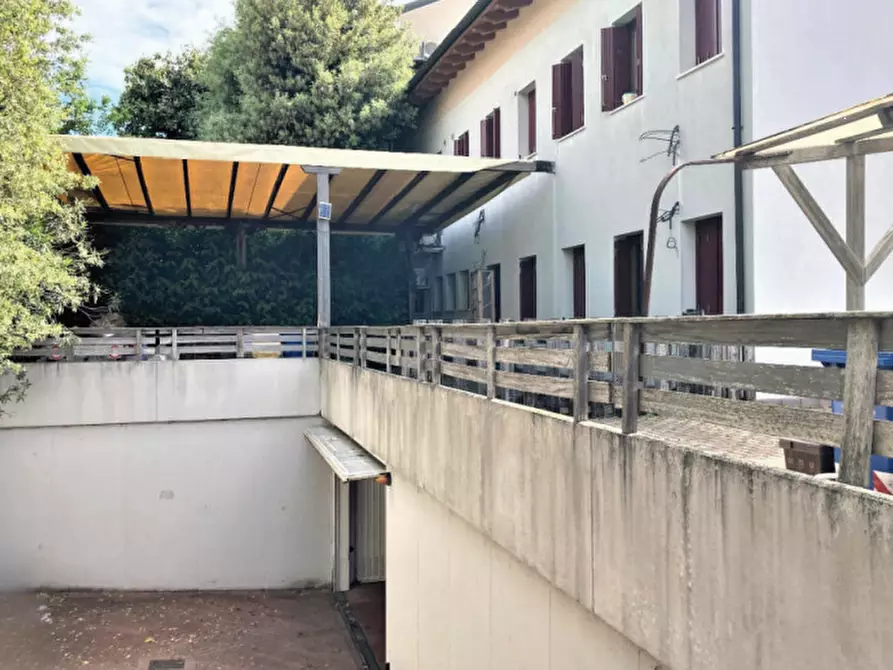 Immagine 1 di Garage in vendita  in Via Santo Stefano a Istrana