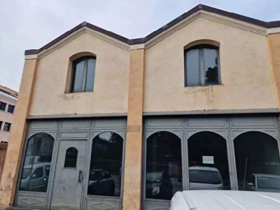 Immagine 1 di Negozio in vendita  in Via Risorgimento a Montebelluna