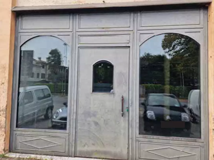 Immagine 2 di Negozio in vendita  in Via Risorgimento a Montebelluna