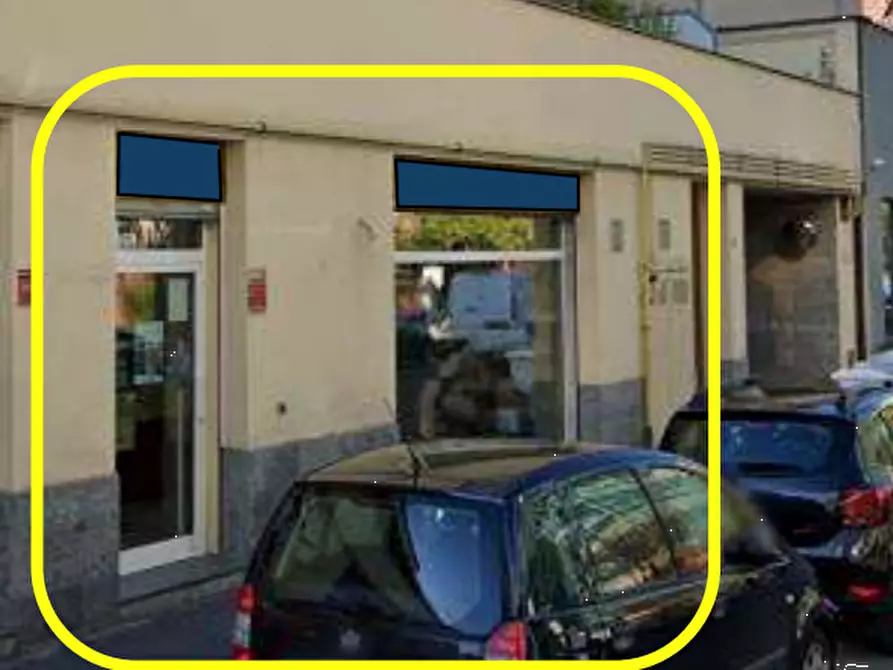 Immagine 2 di Negozio in vendita  in Via Candiani a Milano