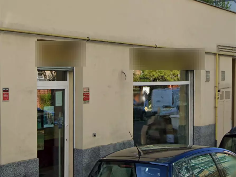Immagine 3 di Negozio in vendita  in Via Candiani a Milano