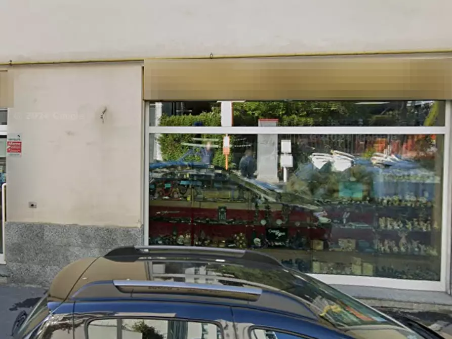 Immagine 5 di Negozio in vendita  in Via Candiani a Milano