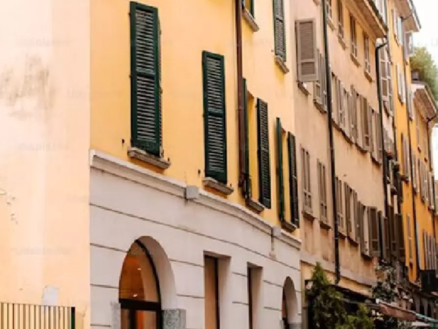 Immagine 7 di Negozio in vendita  in Via Candiani a Milano