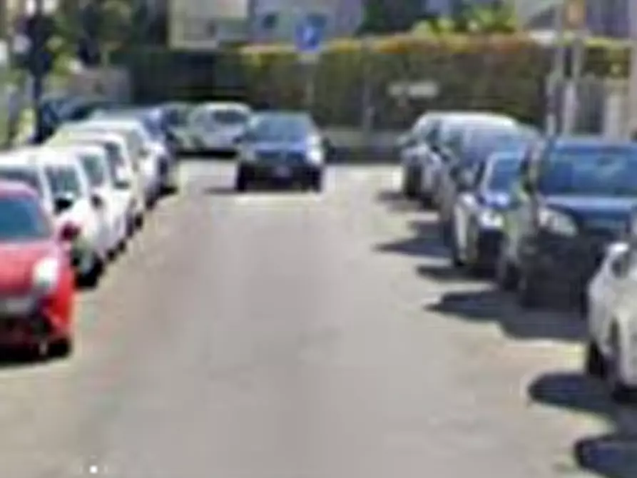 Immagine 11 di Negozio in vendita  in Via Candiani a Milano