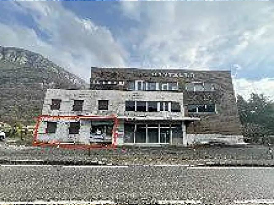 Immagine 2 di Magazzino in vendita  in Via Garibaldi a Monasterolo Del Castello