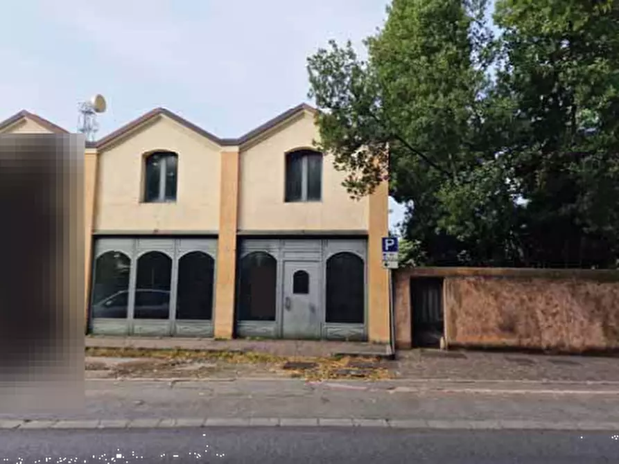 Immagine 1 di Negozio in vendita  in Via Risorgimento a Montebelluna