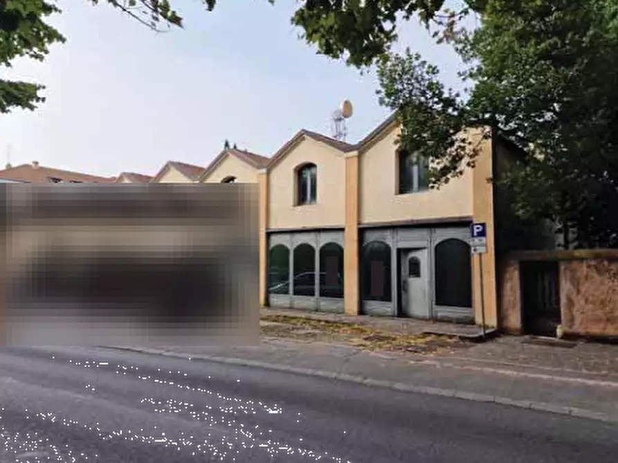 Immagine 2 di Negozio in vendita  in Via Risorgimento a Montebelluna