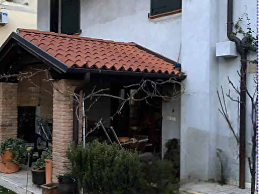 Immagine 1 di Casa indipendente in vendita  in Viale Trieste  a Sacile