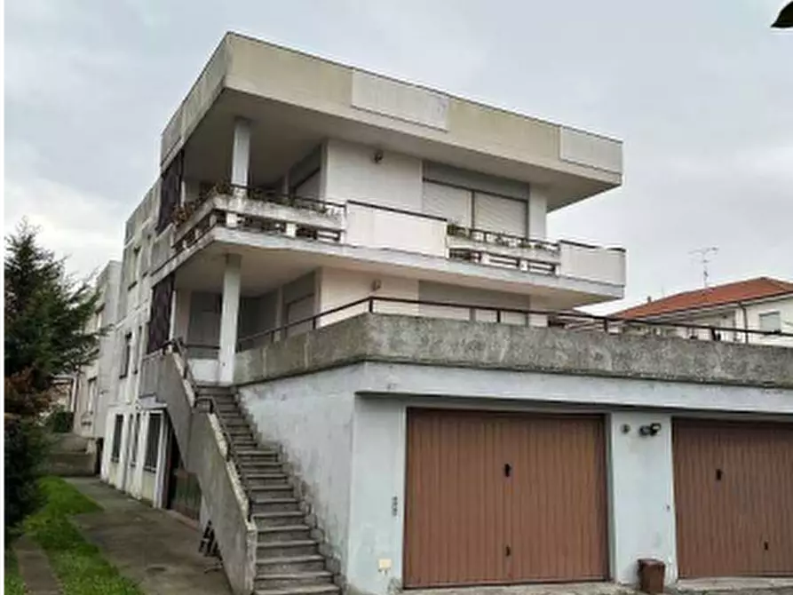 Immagine 2 di Appartamento in vendita  in Via Francesco Rossi a Vercelli