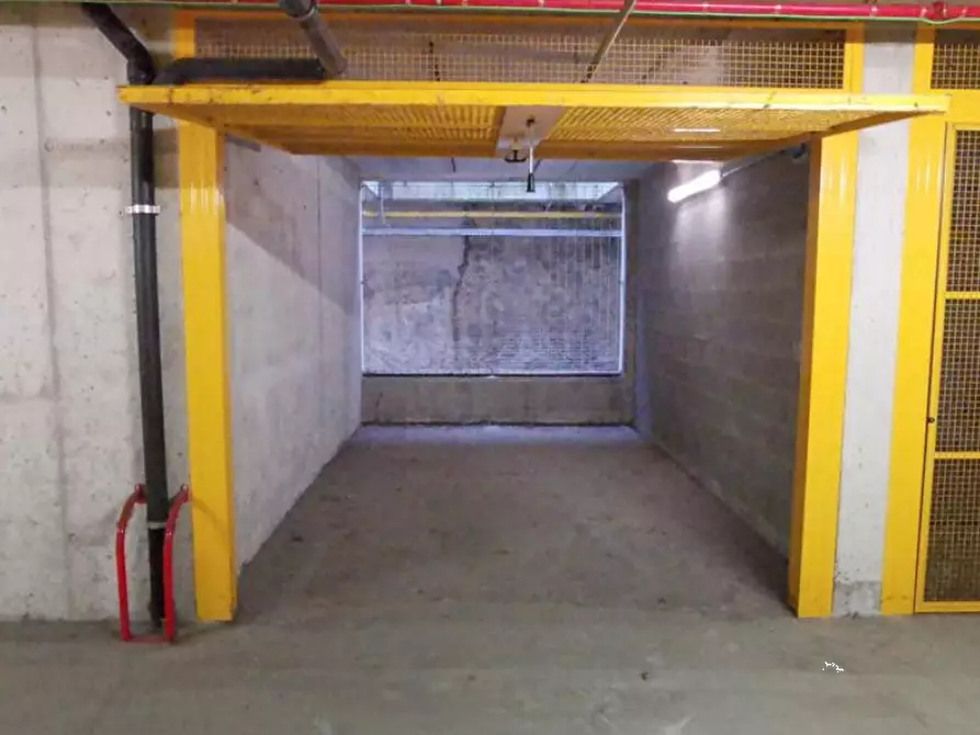 Immagine 2 di Garage in vendita  in Via Carlo Imbonati a Milano