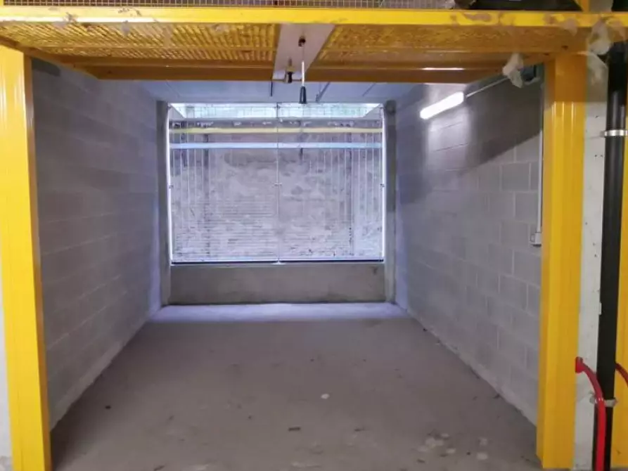Immagine 1 di Garage in vendita  in Via Carlo Imbonati a Milano
