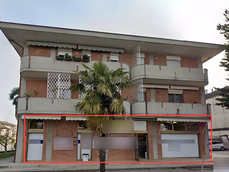 Immagine 6 di Negozio in vendita  in Via E. Curiel a Terzo Di Aquileia