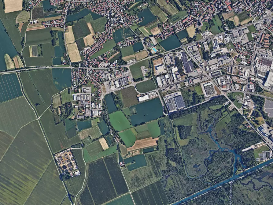 Immagine 2 di Posto auto in vendita  in Via Grado  a Staranzano