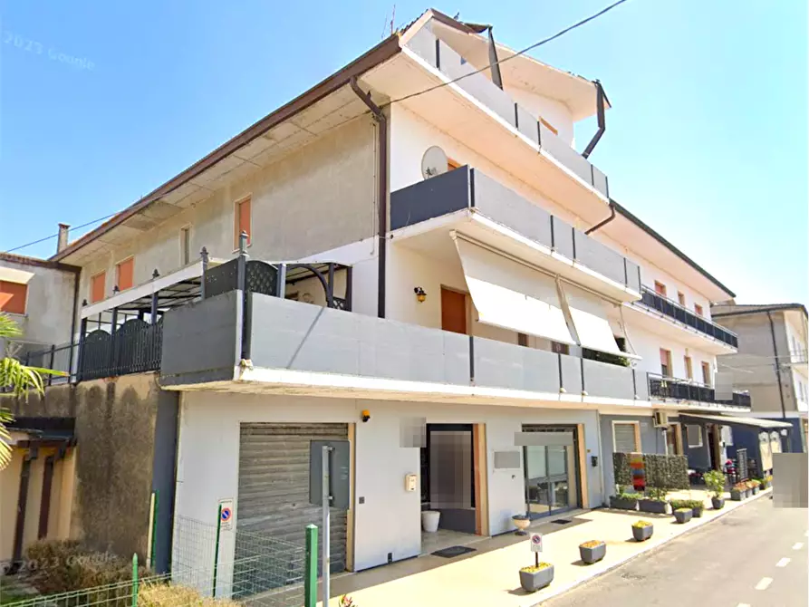 Immagine 2 di Negozio in vendita  in Via Calcinaro  a Salizzole