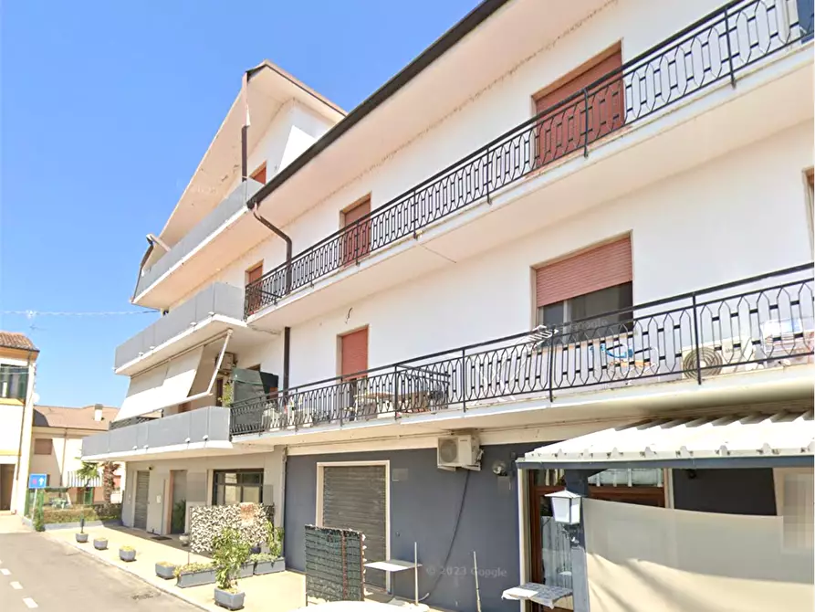 Immagine 9 di Negozio in vendita  in Via Calcinaro  a Salizzole